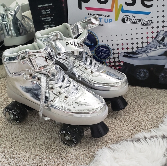 Vintage Shoes - PULSE lightup roller skates!